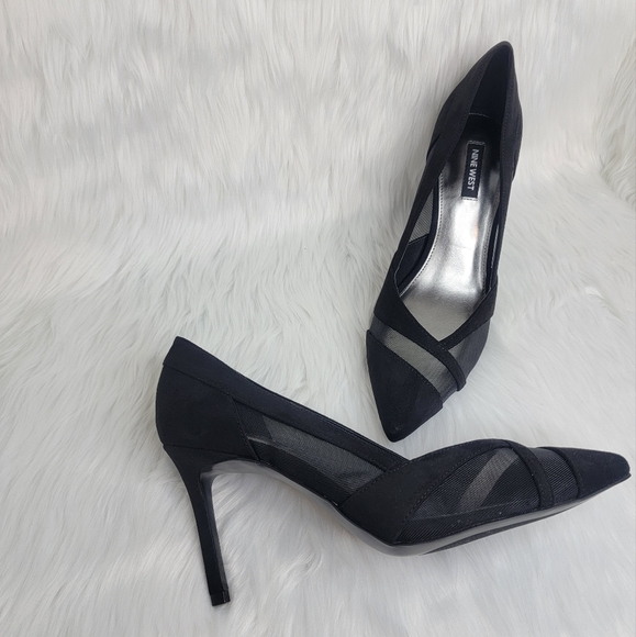 Nine West black suede pointed toe pumps. - Picture 5 of 10